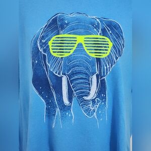 💞4/$20💞 Delta Blue Elephant Tee Size L